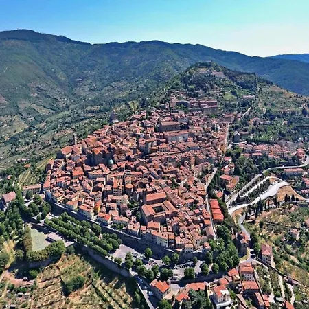 Rustic Charm, Modern Comfort Prázdninový dům Cortona